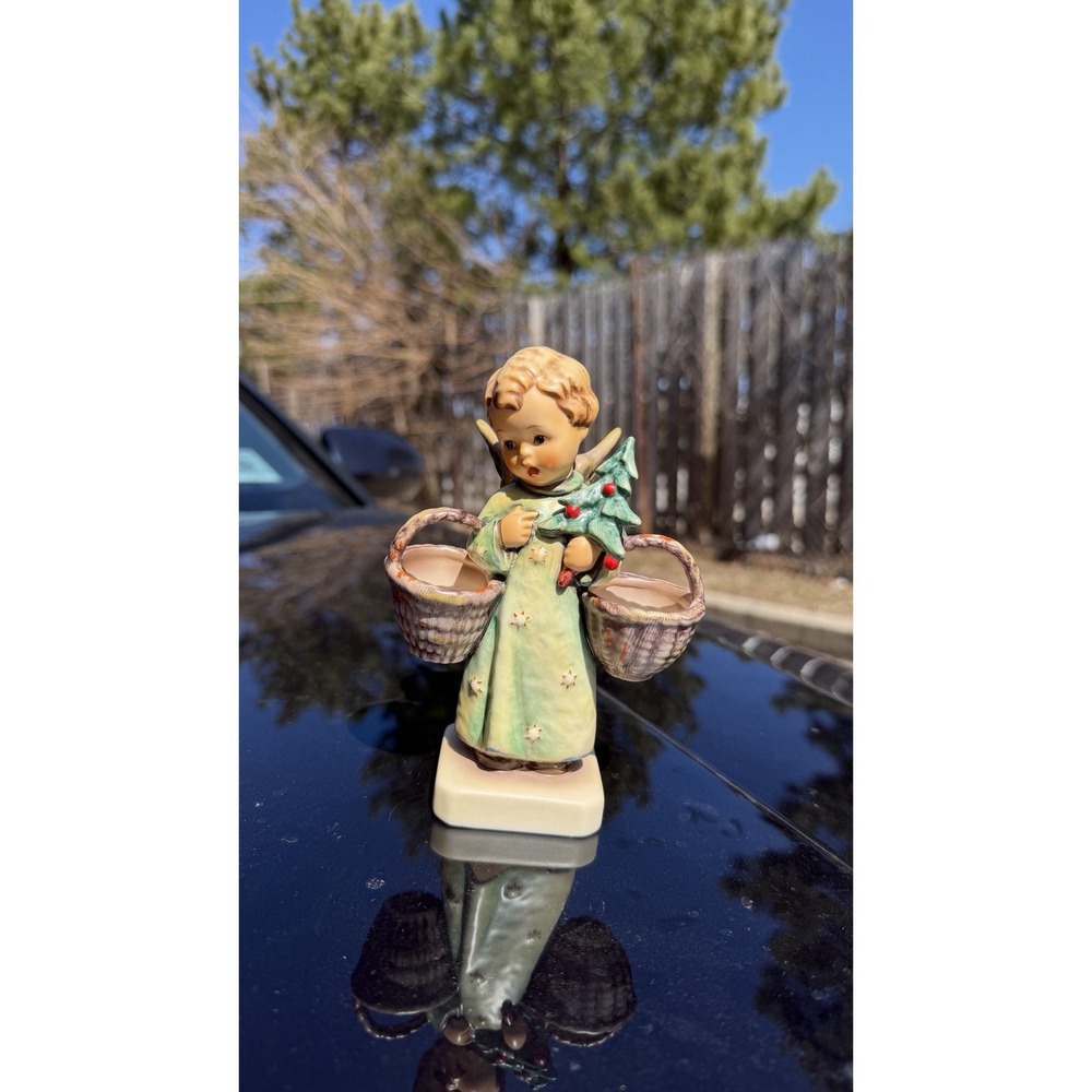 Goebel Angel Figurine w Baskets & Christmas Tree 1987 Germany